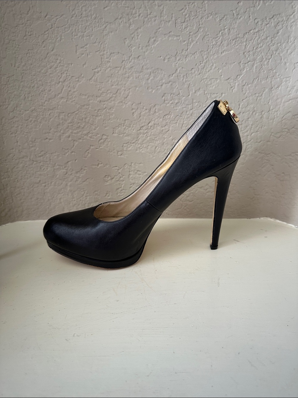 Michael Kors Black Leather Stiletto Pumps with Gold MK on Heel SZ 9.5 - Picture 8 of 10
